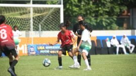 Srikandi Mojopahit FC vs Star Generation dalam Turnamen Hydroplus Soccer League di Lapangan Bogowonto, Surabaya, Sabtu (11/4/2026). (Foto: Ist/Dimas AP)