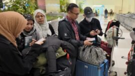 Kloter pertama tiba di Bandara Internasional Soekarno-Hatta, Tangerang, Banten pada Selasa (14/4/2026) pukul 18.00 WIB setelah menempuh perjalanan dari Baku, Azerbaijan. (Sumber Foto: Kemlu RI)