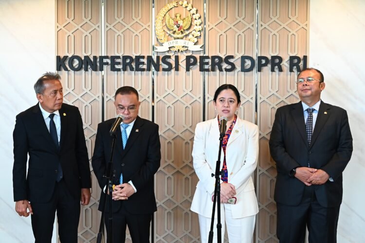 Ketua DPR RI, Puan Maharani, saat memberikan keterangan pers usai Rapat Paripurna di Nusantara I, Senayan, Jakarta, Selasa (21/4/2026). (Sumber Foto: DPR RI)