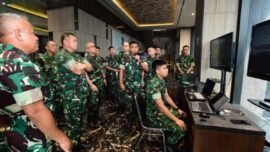 Kasad Jenderal TNI Maruli Simanjuntak, saat meninjau babak final WMS Tournament 2026 di Pusat Siber TNI Angkatan Darat (Pussiberad), Kamis (16/4/2026). (Sumber Foto: Dispenad)