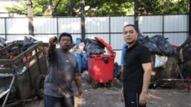 dok. Wali Kota Surabaya Eri Cahyadi (kanan) saat sidak Tempat Penampungan Sementara (TPS) sampah pada Rabu (1/4/2026) (Foto: Pemkot Surabaya)