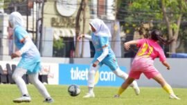 Kompetisi sepak bola Putri U-15 antara Putri Meta vs Persegres Putri di Lapangan Bogowonto, Surabaya, Sabtu (9/5/2026). (Foto: Dimas AP/Ist)