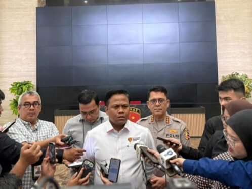 Direktur Tipidter Bareskrim Polri Brigjen Pol Moh Irhamni, sekaligus Kasubsatgas Gakkum Haji, saat memberikan keterangan di Bareskrim Polri, Jakarta Selatan, Kamis (30/4/2026). (Sumber Foto: Hum Polri)