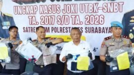Konferensi pers ungkap kasus praktik sindikat perjokian SNBT-UTBK di Mapolrestabes Surabaya, Polda Jawa Timur, Kamis (7/5/2026) (Foto: Hum/Res)