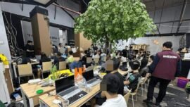 Pengungkapan kasus judi online internasional di perkantoran kawasan Jakarta Barat, Sabtu (9/5/2026). (Sumber Foto: Polri)