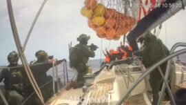 Tangkapan layar video saat diduga Militer Israel membajak dan menahan armada kemanusiaan Global Sumud Flotilla di Perairan Internasional, Senin (18/5/2026) (Sumber: IG/@globalpeaceconvoy)