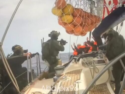 Tangkapan layar video saat diduga Militer Israel membajak dan menahan armada kemanusiaan Global Sumud Flotilla di Perairan Internasional, Senin (18/5/2026) (Sumber: IG/@globalpeaceconvoy)