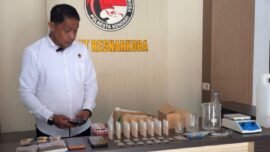 Sejumlah barang bukti yang diduga narkotika jenis sinte diamankan pihak kepolisian (Foto: Polresta Kendari)
