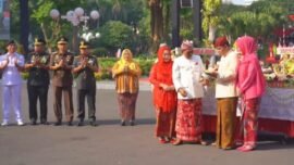 Upacara dan resepsi peringatan Hari Jadi Kota Surabaya (HJKS) ke-733 di halaman Balai Kota Surabaya, Minggu (31/5/2026) pagi. (Foto: Dna/Ist/BI)