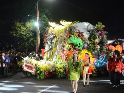 Surabaya Vaganza Festival of Lights 2026 dalam rangka memperingati Hari Jadi Kota Surabaya (HJKS) ke-733 pada Sabtu (16/5/2026) malam. (Foto: dok. Pemkot Surabaya)