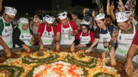 Festival Rujak Uleg 2026 di Surabaya Expo Center (SBEC), Sabtu (9/5/2026) malam. (Foto: Kominfo Surabaya)