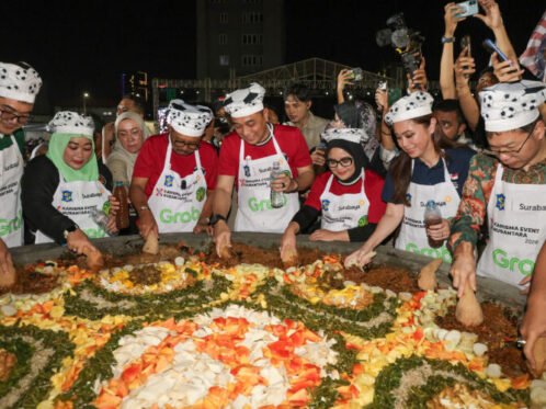 Festival Rujak Uleg 2026 di Surabaya Expo Center (SBEC), Sabtu (9/5/2026) malam. (Foto: Kominfo Surabaya)