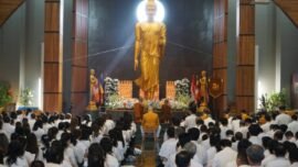 Peringatan Detik-Detik Tri Suci Waisak 2570 Buddhist Era (BE) di Vihara Dhamma Jaya, Jalan Bulu Jaya, Surabaya, Jumat (31/5/2026). (Foto: T1/BI)