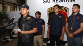 Kasatreskrim Polres Pelabuhan Tanjung Perak AKP M Prasetyo, saat memberikan keterangan pers di Mapolres Tanjung Perak, Minggu (31/5/2026). (Foto: Hum/Res)