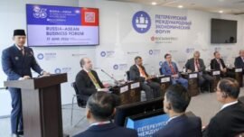 Menko Bidang Infrastruktur dan Pembangunan Kewilayahan Agus Harimurti Yudhoyono (AHY) dalam sesi EAEU-ASEAN pada St. Petersburg International Economic Forum (SPIEF) 2026 di St. Petersburg, Rusia, Kamis (4/6/2026). (Foto: Hum/Kemenko Infra)