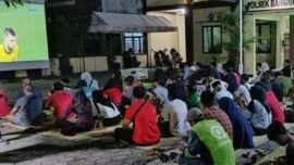 dok. Polsek Banguntapan Polres Bantul menggelar acara nonton bareng pertandingan sepak bola antara Timnas Indonesia vs Bahrain, Selasa (25/3/2025) malam. (Sumber Foto: Polres Bantul)