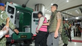 Tersangka AM saat diamankan Kejaksaan Agung (Kejagung). (Sumber Foto: Puspenkum)