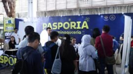 Layanan jemput bola Program Pasporia hadir di Car Free Day (CFD) Jalan Raya Darmo, Surabaya, Minggu (21/6/2026). (Foto: dok. Imigrasi Surabaya)