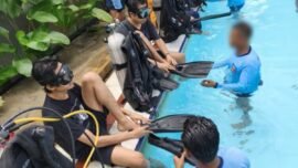 Kegiatan menyelam berlangsung di kolam latihan Satkopaska Koarmada II, Senin (22/6/2026). (Sumber Foto: Dispen Koarmada II)