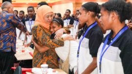 Gubernur Jawa Timur Khofifah Indar Parawansa, saat menerima peserta Program ADEM Papua Wilayah Jawa Timur di Kota Malang, Sabtu (11/7/2026). (Foto: Ro-Adm Jatim)