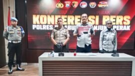 Konferensi pers ungkap kasus narkotika di Mapolres Pelabuhan Tanjung Perak.
