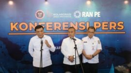 Menko Polkam RI, Jenderal TNI (Purn.) Djamari Chaniago, saat menyampaikan keterangan pers di Hotel The Tribrata Dharmawangsa, Jakarta, Senin (27/7/2026). (Foto: Hum/Kemenko Polkam)