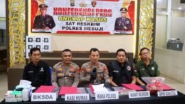 Konferensi pers pengungkapan kasus satwa dilindungi jenis Tapir di Aula Satreskrim Polres Mesuji, Polda Lampung, Jumat (3/7/2026). (Sumber Foto: Hum/Res Mesuji)