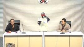 Konferensi pers pengungkapan kasus terkait dugaan korupsi suap proyek di lingkungan Pemkab Langkat, Sumatra Utara, yang digelar di Gedung Merah Putih KPK, Jakarta, Jumat (3/7/2026). (Sumber Foto: Yt/Humas KPK)