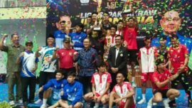 Pengurus PSTI Jawa Timur bersama para atlet dalam LSI Wilayah 2 di GOR Pancasila Surabaya (Foto: Dimas AP/Bicara Indonesia)
