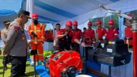 Kapolri Jenderal Pol Listyo Sigit Prabowo saat melakukan pengecekan peralatan Satuan Tugas (Satgas) Karhutla di Gedung SPN Polda Riau, Kabupaten Kampar, Rabu (8/7/2026). (Foto: Divhum Polri)
