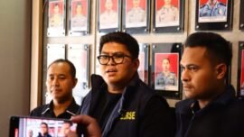 Kasatreskrim Polres Gresik, AKP Arya Widjaya saat menyampaikan keterangan pers kepada awak media. (Foto: dok/Humres Gresik)