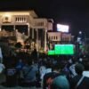 Suasana nonton bareng semifinal Piala Dunia 2026 di halaman DPRD Jawa Timur, Rabu (15/7/2026) dini hari. (Foto: T1/Bicara Indonesia)