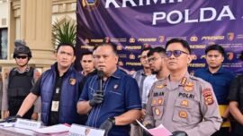 Konferensi pers ungkap kasus dugaan pembobolan sistem PT Bank Jambi di Mapolda Jambi, Selasa (14/7/22026). (Foto: dok/Hum Polda Jambi)
