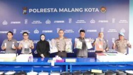 Konferensi pers ungkap kasus kosmetik ilegal di Mapolresta Malang Kota, Provinsi Jawa Timur, Kamis (16/7/2026). (Foto: dok/Hum-res)