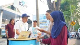 PLN UID Jawa Timur saat kegiatan sosialisasi program diskon tambah daya listrik 50 persen di Car Free Day (CFD) Darmo, Surabaya, Minggu (19/7/2026). (Foto: Istimewa/T1)