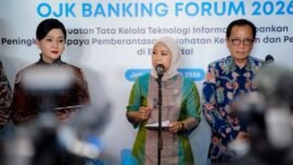 Menkomdigi, Meutya Hafid, bersama Ketua Dewan Komisioner OJK, Friderica Widyasari Dewi, saat memberikan keterangan pers di OJK Banking Forum 2026 di Jakarta. (Sumber Foto: Komdigi via Infopublik)
