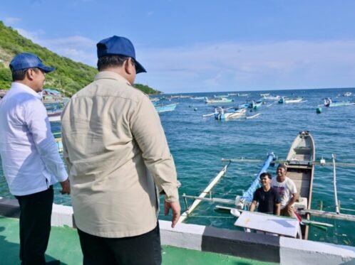 Presiden Prabowo Subianto saat meninjau pelabuhan shelter sortir dan pengepakan ikan Kampung Nelayan Merah Putih di Kelurahan Leato Selatan, Kota Gorontalo, Sabtu (9/5/2026). (Foto: dok/BPMI Setpres)