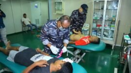 KRI dr. Soeharso-990 dikerahkan sebagai kapal rumah sakit untuk memberikan pelayanan medis kepada masyarakat. (Foto: Koarmada II for Bicaraindonesia.id)