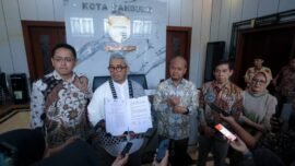 Acara penandatanganan kerja sama antara Pemkot Bandung, Danantara, dan Kemdiktisaintek di Balai Kota Bandung, Jumat (21/8/2026). (Foto: Pemkot Bandung)