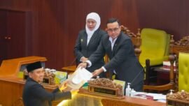 Rapat paripurna di Gedung DPRD Jawa Timur, Rabu (26/8/2026). (Sumber Foto: dok. Ro-Adm Jatim)