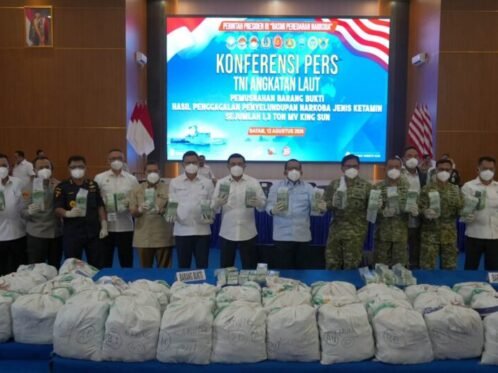Pemusnahan barang bukti sekaligus konferensi pers di Markas Komando Daerah Angkatan Laut IV (Kodaeral IV) Batam, Kota Batam, Rabu (12/8/2026). (Foto: Hum/Kemenko Polkam)