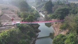 Salah satu jembatan yang dibangun TNI-Polri (Sumber Foto: BPMI Setpres)