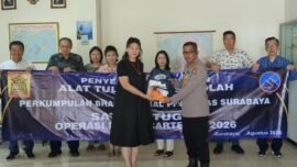 Penyerahan bantuan di Kantor Yayasan Perkumpulan Bhakti Sosial Pintu Mas Surabaya, Kamis (13/8/2026). (Sumber Foto: Hum Polri)
