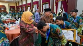Penyambutan kepulangan kontingen Jawa Timur di Gedung Negara Grahadi, Surabaya, Sabtu (1/8/2026) malam. (Foto: Ro-Adpim Prov Jatim)