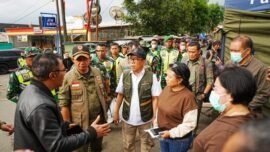 Menko PMK Pratikno saat meninjau RSUD Ruteng, Kabupaten Manggarai, pada Minggu, (16/8/2026). (Foto: BPMI Setpres)