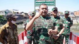 Kasad Jenderal TNI Maruli Simanjuntak, saat meninjau Jembatan Gantung Garuda di Genting Kalianak, Surabaya, Jawa Timur, Rabu (2/9/2026). (Foto: dok. Dispenad)