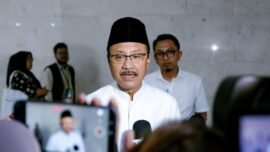 Menteri Sosial (Mensos) Saifullah Yusuf usai menghadiri Rapat Kerja dengan Komisi VIII DPR RI di Kompleks Parlemen, Senayan, Jakarta, Senin (31/8/2026) malam. (Sumber Foto: Hum Kemensos)