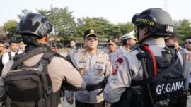 Wakapolri Komjen Pol Dedi Prasetyo, saat memimpin Apel Gelar Pasukan dalam rangka Kesiapan Menghadapi Bencana dan Konflik Sosial Tahun 2026 di Cikeas, Kabupaten Bogor, Jawa Barat, Senin (7/9/2026). (Sumber Foto: Hum Polri)