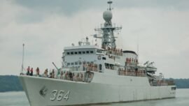 dok. Eks KRI Ki Hajar Dewantara-364 pada tahun 2008. (Sumber Foto: Wikimedia)