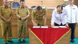 Acara penandatanganan dan penyerahan aset dilakukan di Kantor Pemkot Bekasi, Senin (14/9/2026). (Foto: dok. KPK)